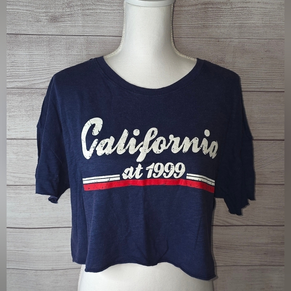 Social Culture Cropped Graphic Tee Size Large
